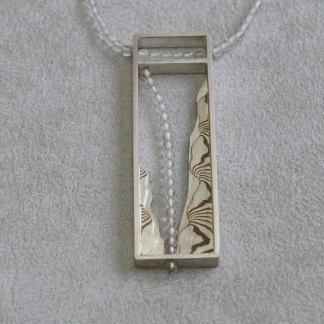 Mokume Gane Kettenanhänger mit Bergkristall aus 925/- Silber und Kupfer