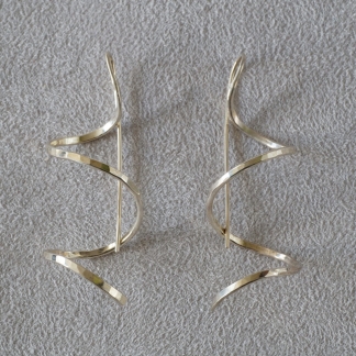 Ohrhänger aus 925/- Silber zur Spirale gebogen und gehämmert