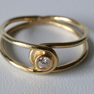 Goldener Achter-Ring, 585/- Gold und Brillant