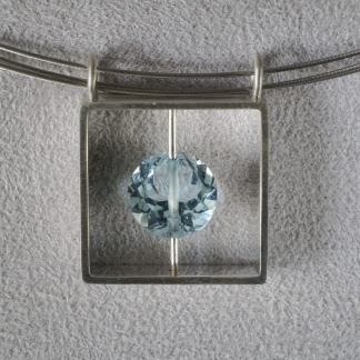 Anhänger, 925/- Silber mit facettiertem, runden Aquamarin